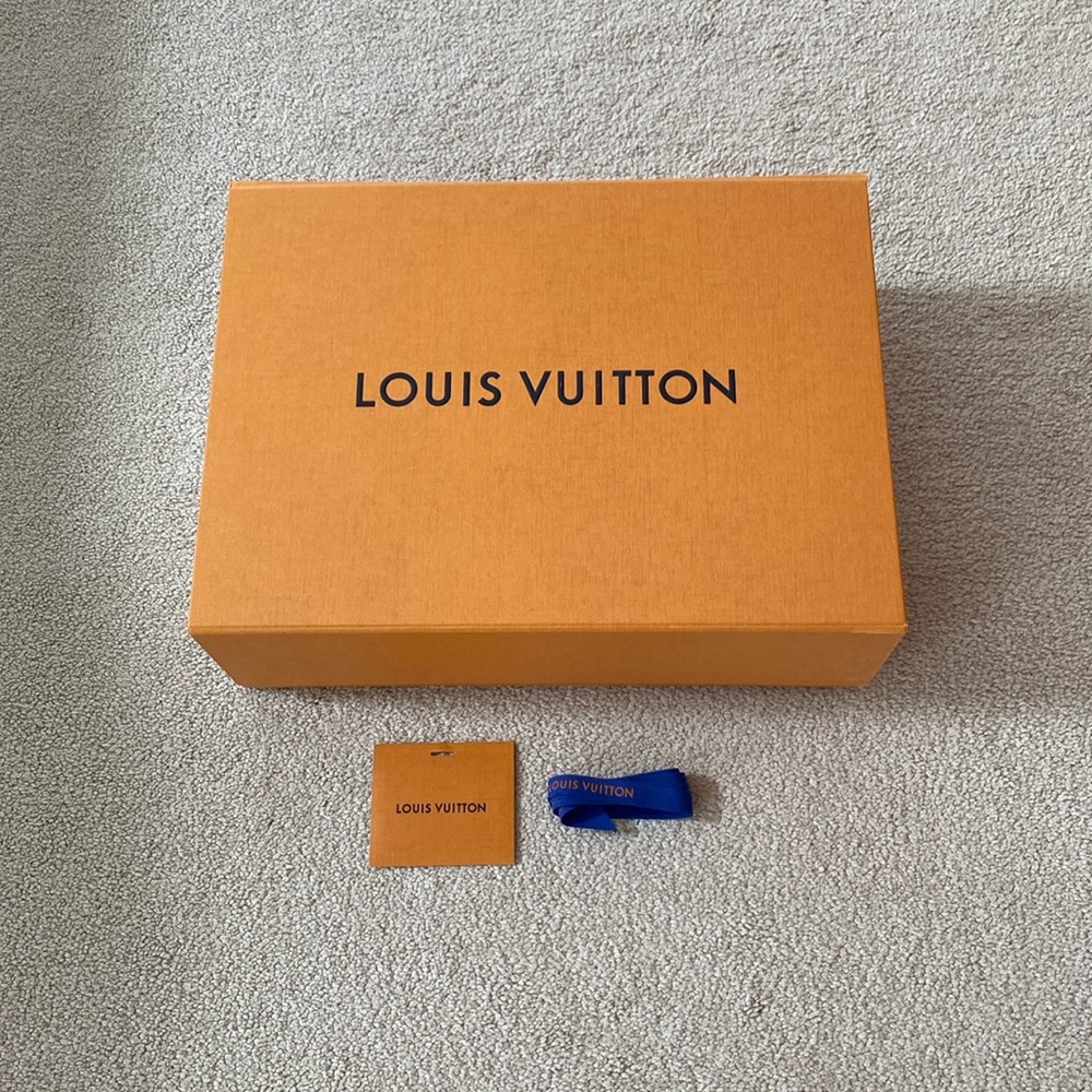 Louis Vuitton Medium Gift Box / Tag